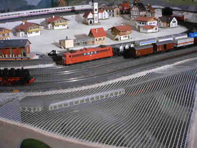 Blick auf die mit Gewebe versehene Anlage