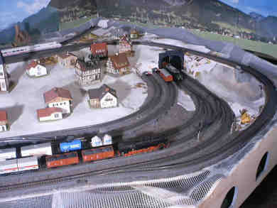 Das Gewebe und ie Tapetenst�cke sind aufgeklebt