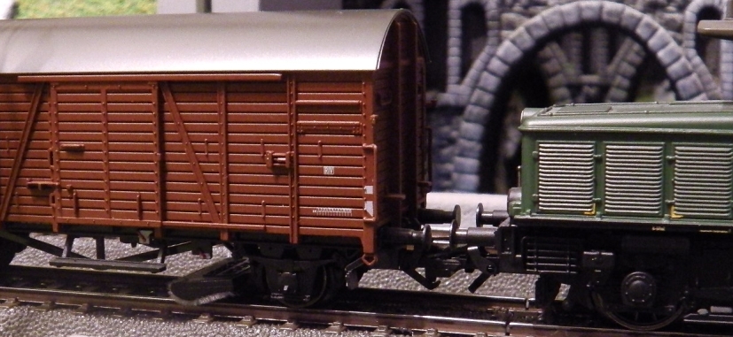 Reinigungszwerg am ersten Wagen